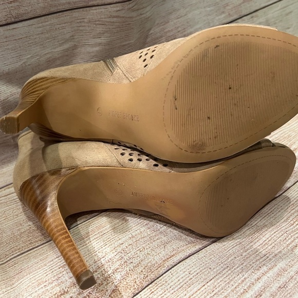 Audrey Brooke Madison Natural Leather Perforated OpenToe Bootie size 10. - Picture 7 of 8